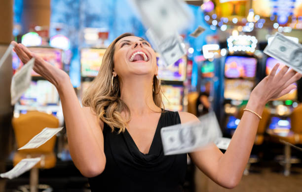 Live dealer dealing cards on hondatoto login